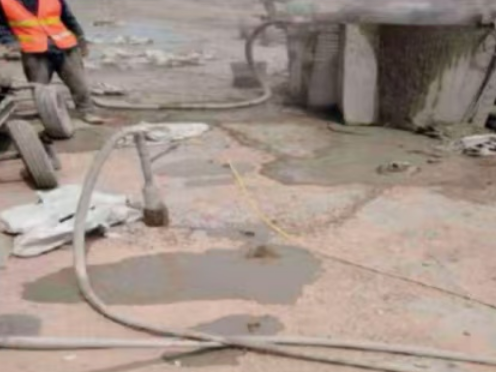马龙水泥混凝土路面板底注浆技术 路面脱空注浆整治方案